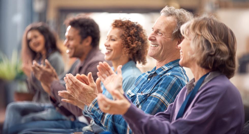 Publikum der Vortragsreihe applaudiert